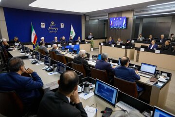 تخلف 47 دستگاه در پرداخت حقوق بيش از سقف قانوني کارکنان دولت