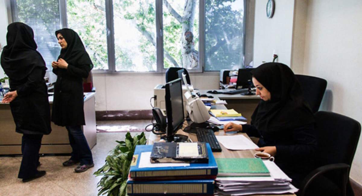 90 درصد بودجه دولت خرج کارمندان مي‌شود