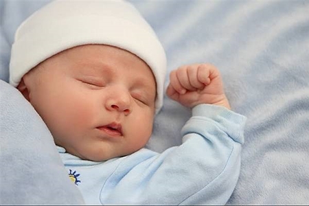 فوايد علمي تغذيه با شير مادر براي نوزادان