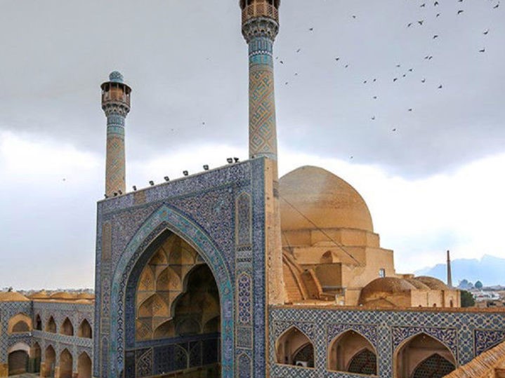 لزوم احياي کارکردهاي مسجد و ايجاد فضاي استدلالي و گفتماني براي جوانان